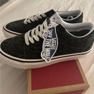 Vans Womens size 7.5 Black Leopard Print Sneakers